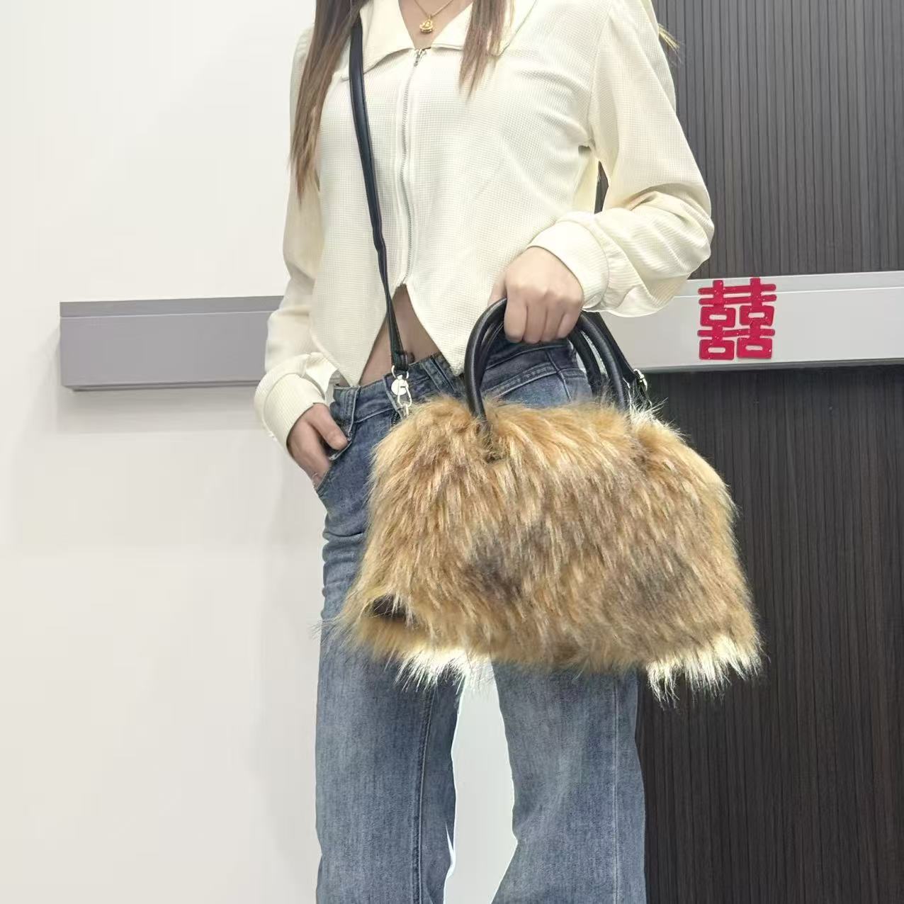 กระเป๋าถือขนเฟอร์เทียมดีไซน์ให - Interior Design Warm บทวิจารณ์และราคา