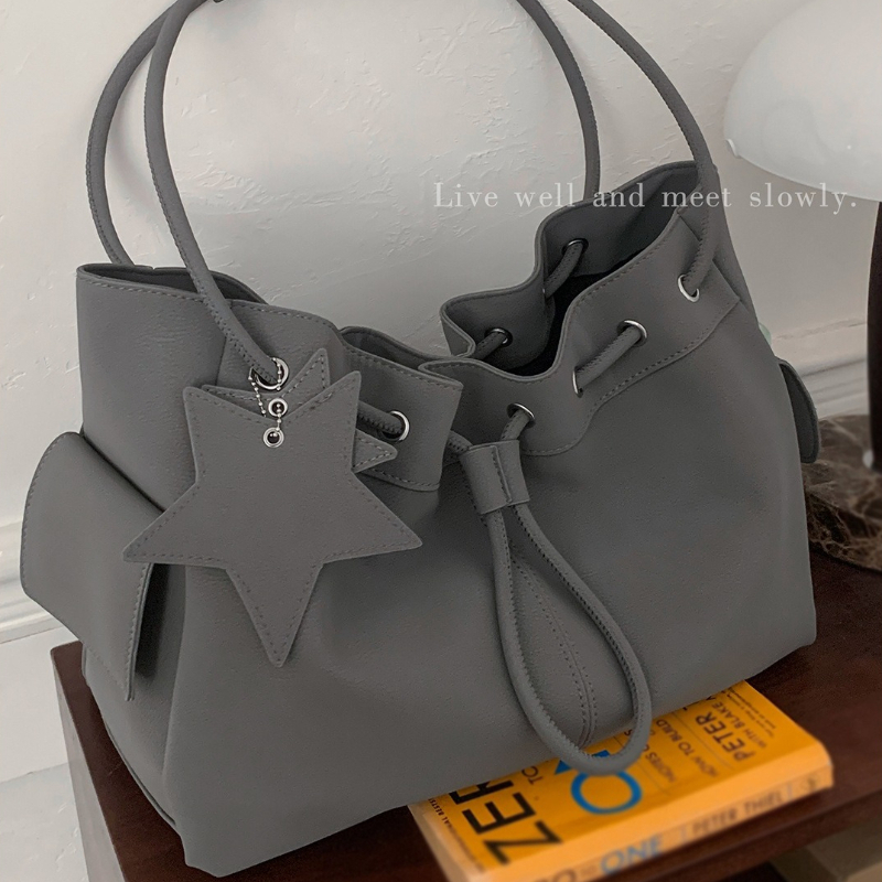 กระเป๋าใต้วงแขนความจุขนาดใหญ่  - Interior Design Class บทวิจารณ์และราคา